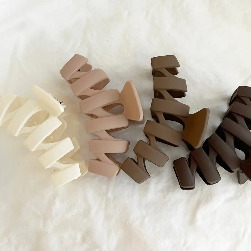 Matte Zigzag Hair Claw - Cher