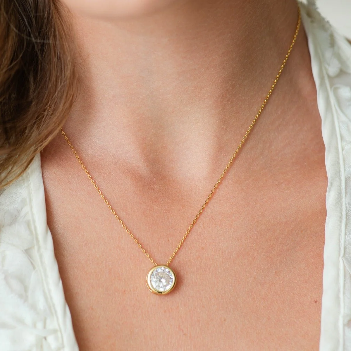 Bold Contemporary Faux Diamond Necklace = Gold