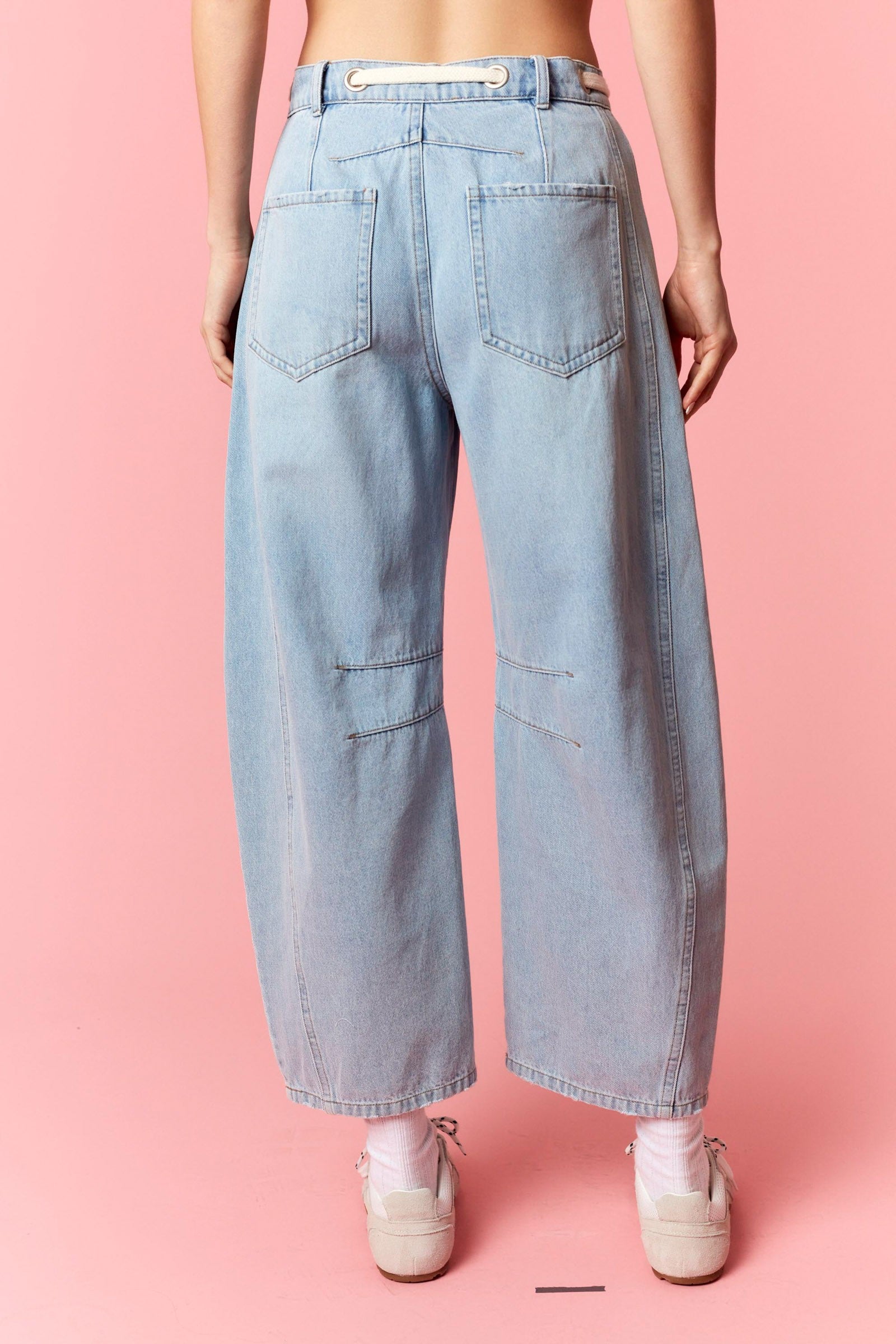 Detailed Destroyed Barrel Jeans - Light Denim