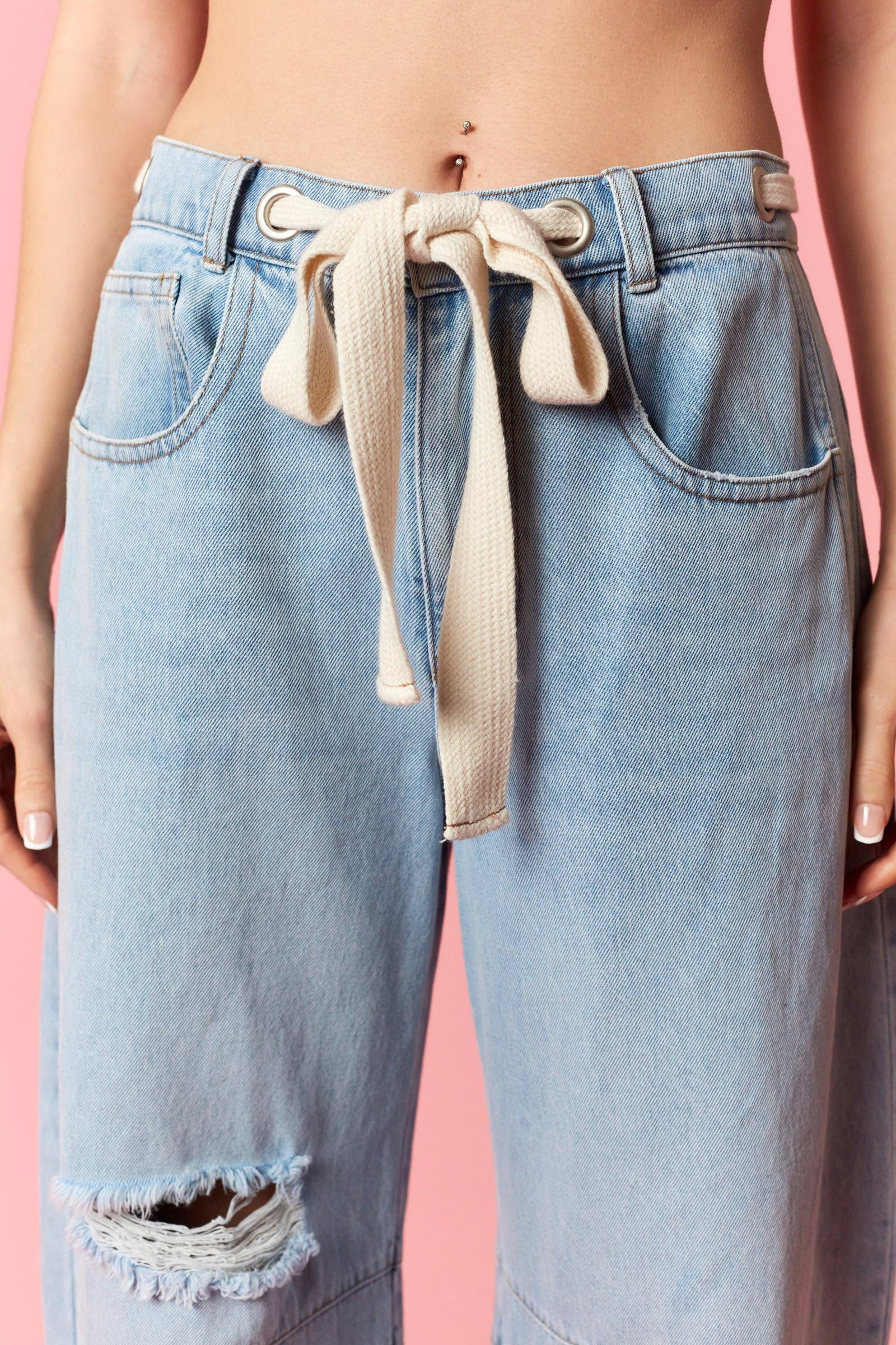 Detailed Destroyed Barrel Jeans - Light Denim