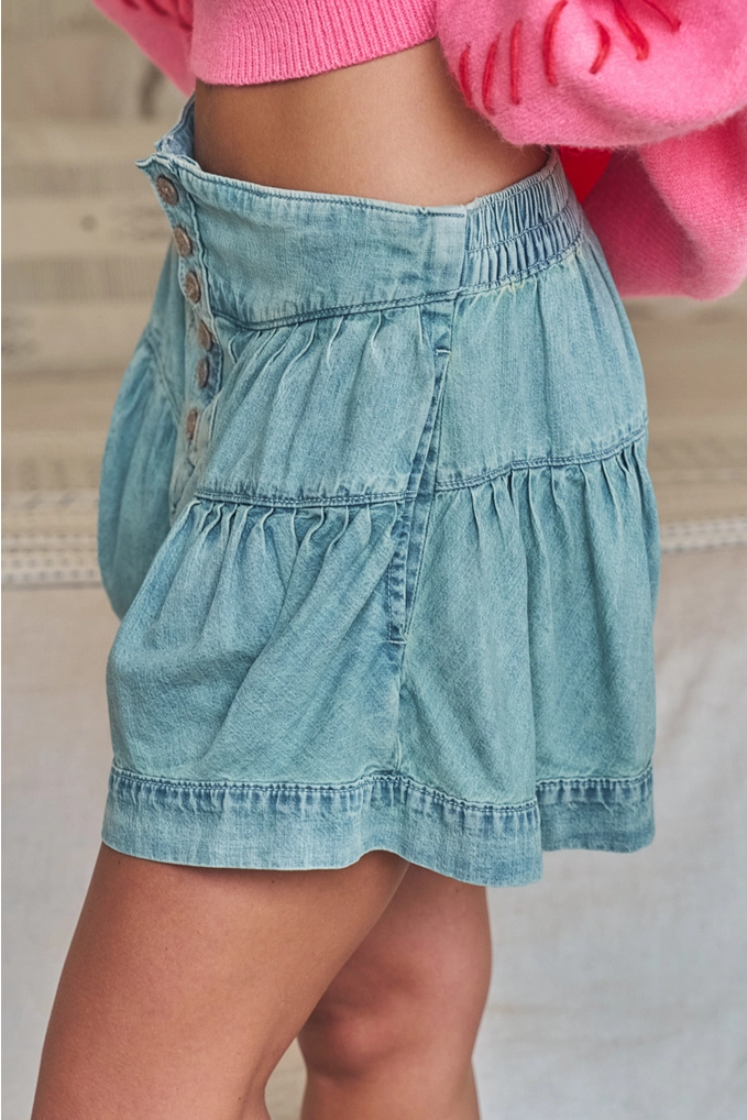 Light Wash Button Fly Gathered Denim Shorts - Light Blue