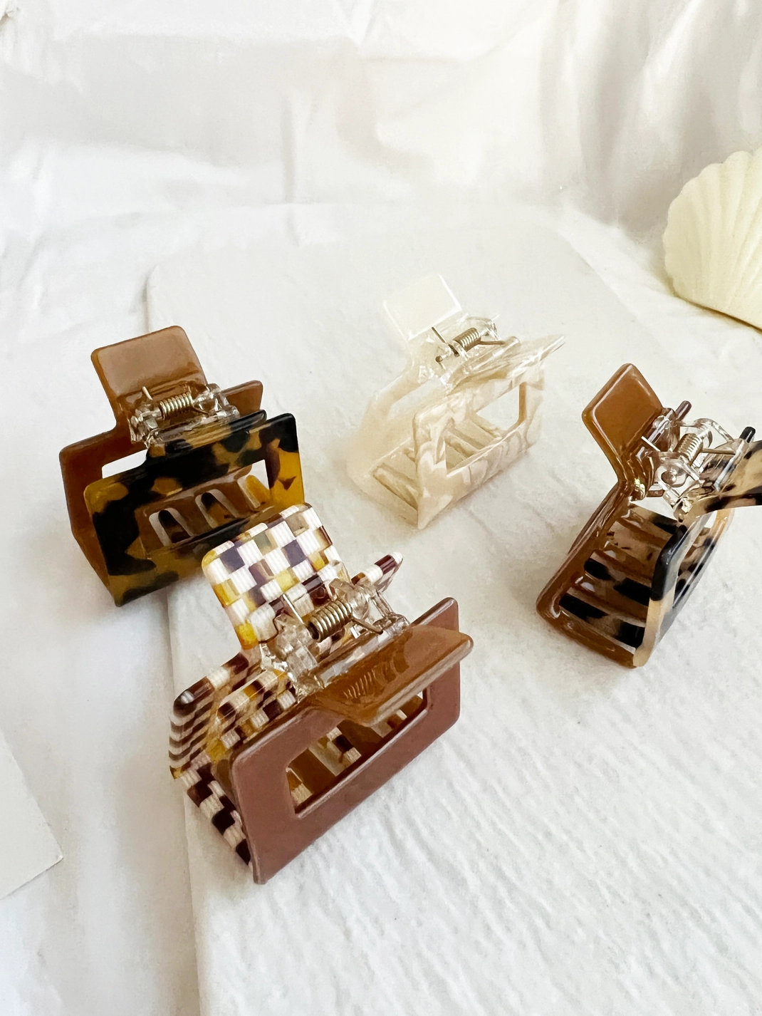 2" Acetate Tortoise Hair Claw, Hair Clips - Camila-Accb