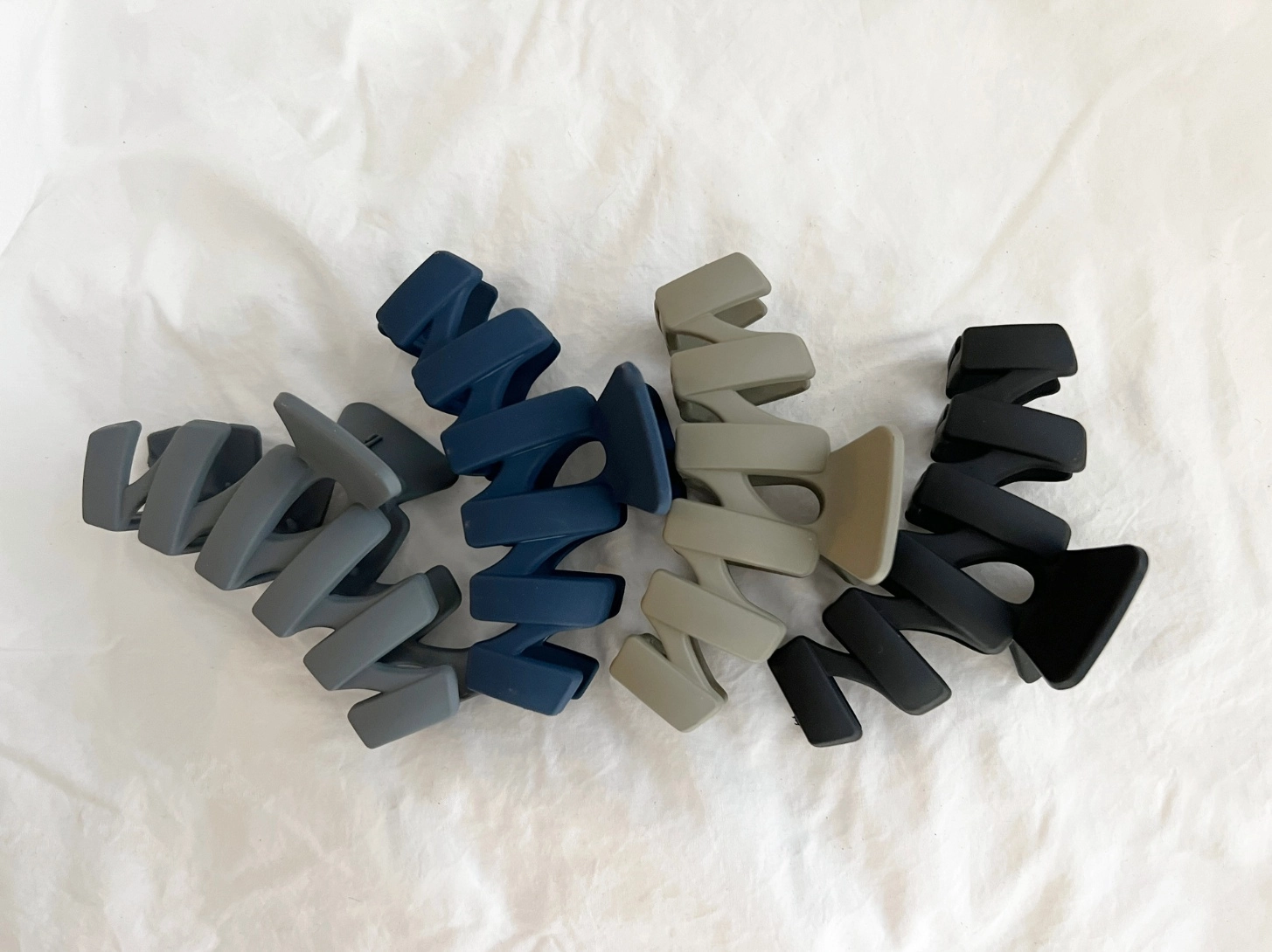 Matte Zigzag Hair Claw - Cher