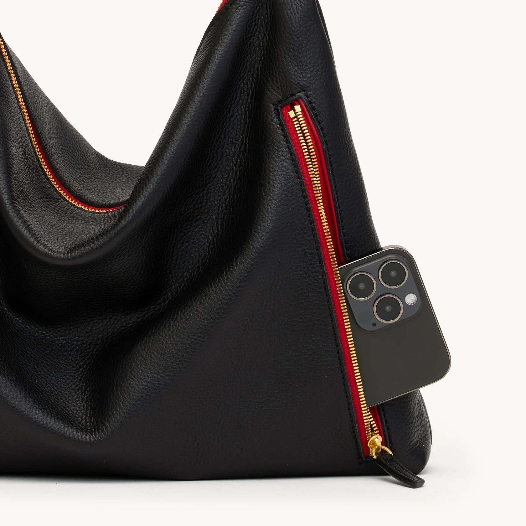 Hammitt Kyle Lrg - Black/Brushed Gold Red Zip